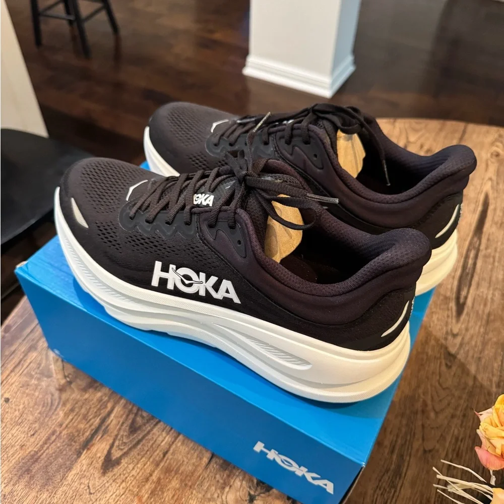 ✨BRAND NEW✨ Men’s HOKA Bondi 9 - Black/white, 12 - Picture 5 of 8